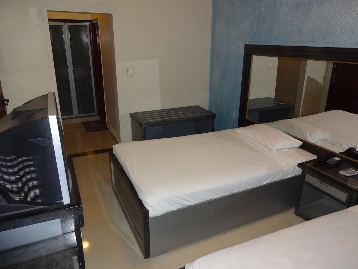 Hotel Sky Towers Карачи Екстериор снимка